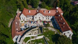 Kačice pristáli na hrade Modrý Kameň