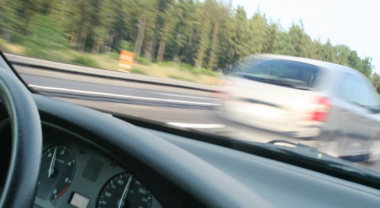 Môžem pri predbiehaní porušiť maximálnu stanovenú rýchlosť
