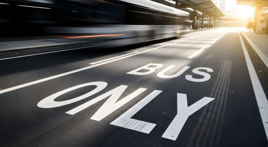 Môžu taxíky jazdiť v pruhu pre autobusy?