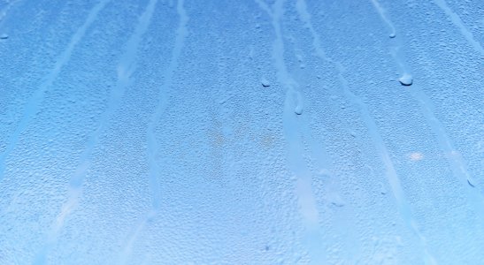 Rosenie a zahmlievanie okien v aute - prečo vzniká aj v moderných autách a ako tomu predchádzať