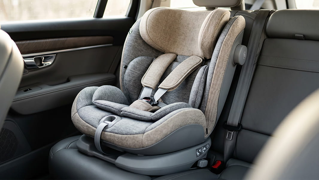 Dieťa v aute pri 30 °C - ktoré autá majú dog mode a prečo to nie je baby mode?