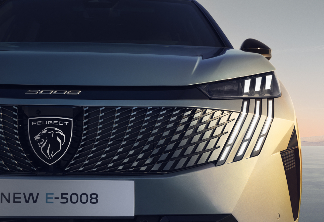 NOVÝ PEUGEOT E-5008 NOVÝ PEUGEOT E-5008
