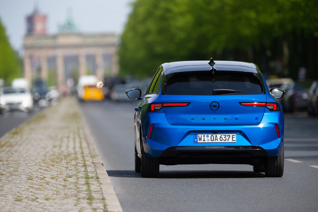 Pred 125 rokmi sa začali vyrábať automobily Opel Pred 125 rokmi sa začali vyrábať automobily Opel