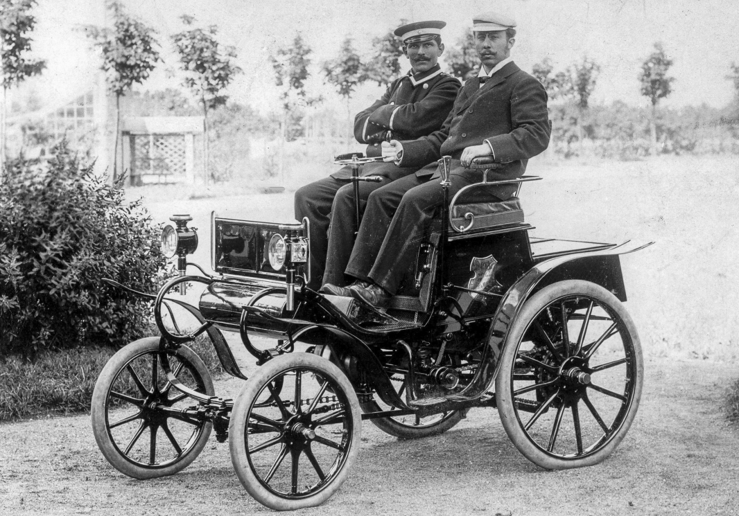 Pred 125 rokmi sa začali vyrábať automobily Opel Pred 125 rokmi sa začali vyrábať automobily Opel