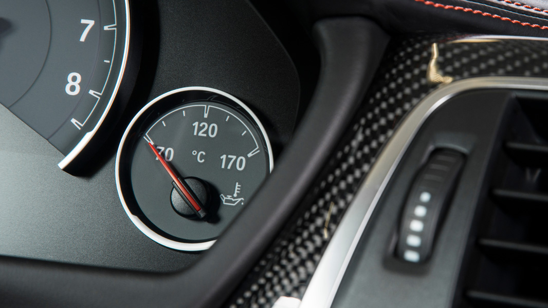 Teplota oleja v aute - koľko má byť a prečo je vysoká
