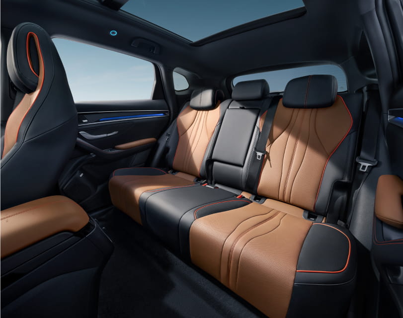 Veľkorys&yacute; priestor na zadn&yacute;ch sedadl&aacute;ch