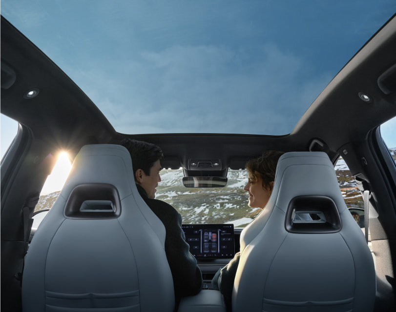 Panoramatické strešné okno s elektrickou slnečnou clonou