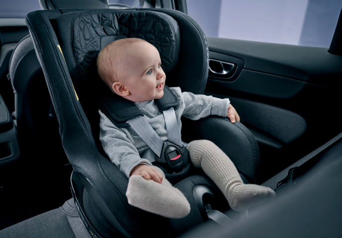 Detská autosedačka od 9 kg do 25 kg (9 mesiacov - 6 rokov) v protismere jazdy
