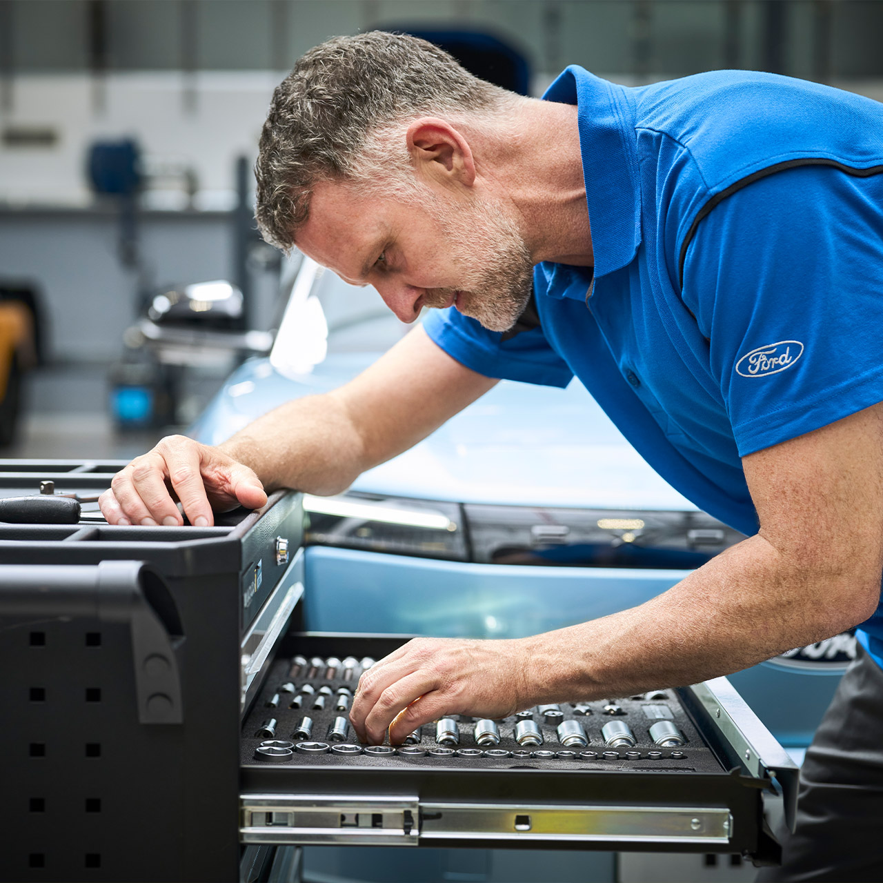 Kvalifikovan&yacute; person&aacute;l Ford