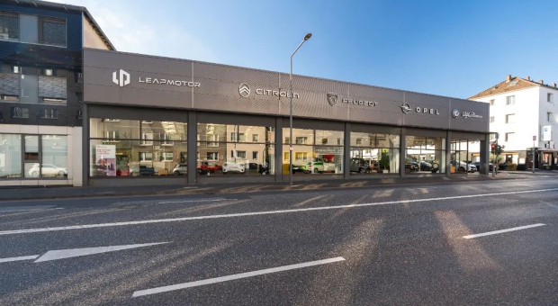 ....s podporou siete Stellantis