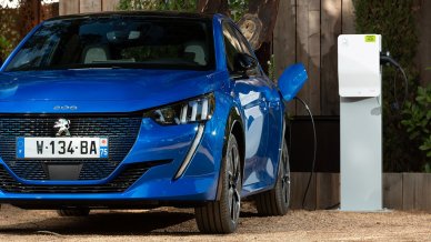 PEUGEOT e-208