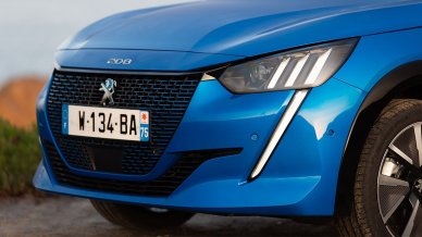 PEUGEOT e-208