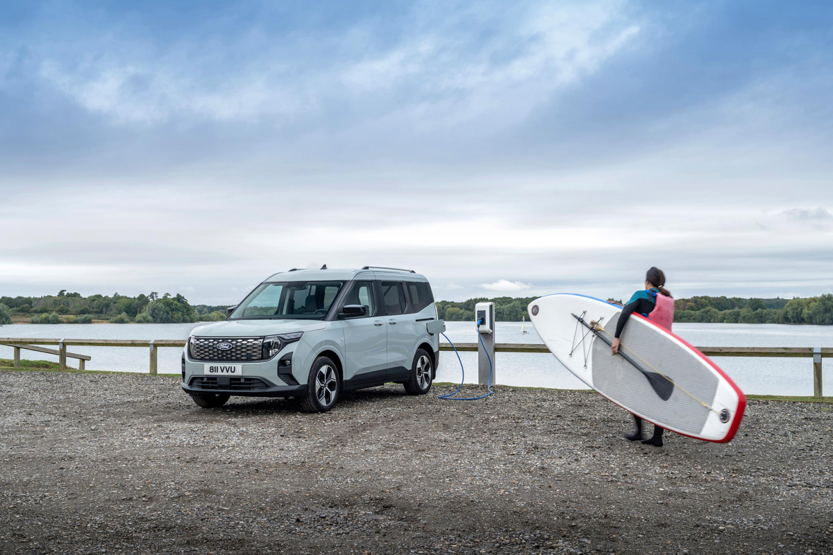 Ford E-Tourneo Courier