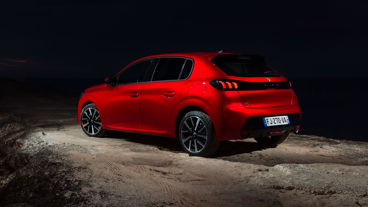 PEUGEOT e-208