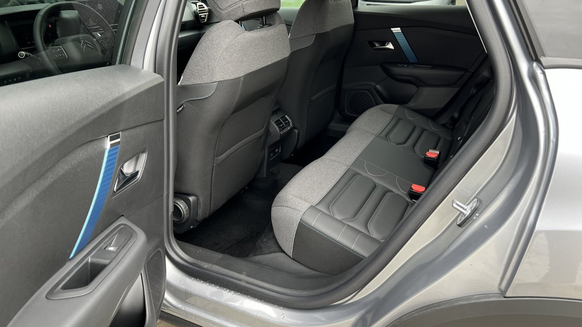 Citroën C4 Elektromotor SHINE BEV 136k (100 kW) 
