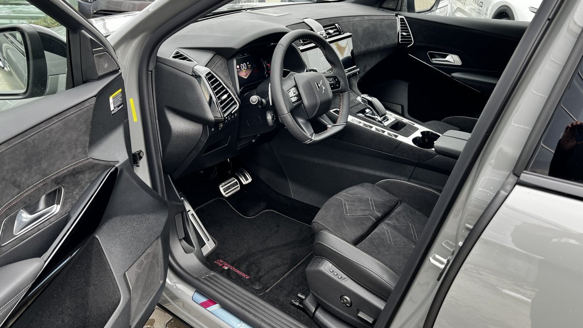 DS 7 1.6 Hybrid Performance line + E-Tense 4x2 225