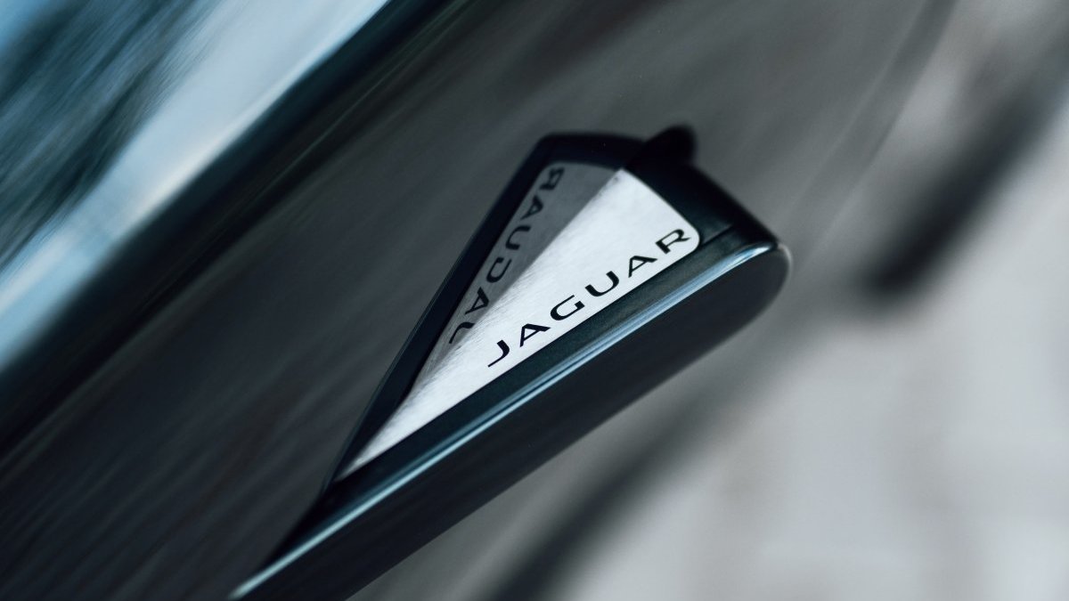 Jaguar F-TYPE 5.0 S/C P450 V8 Convertible 75th edition