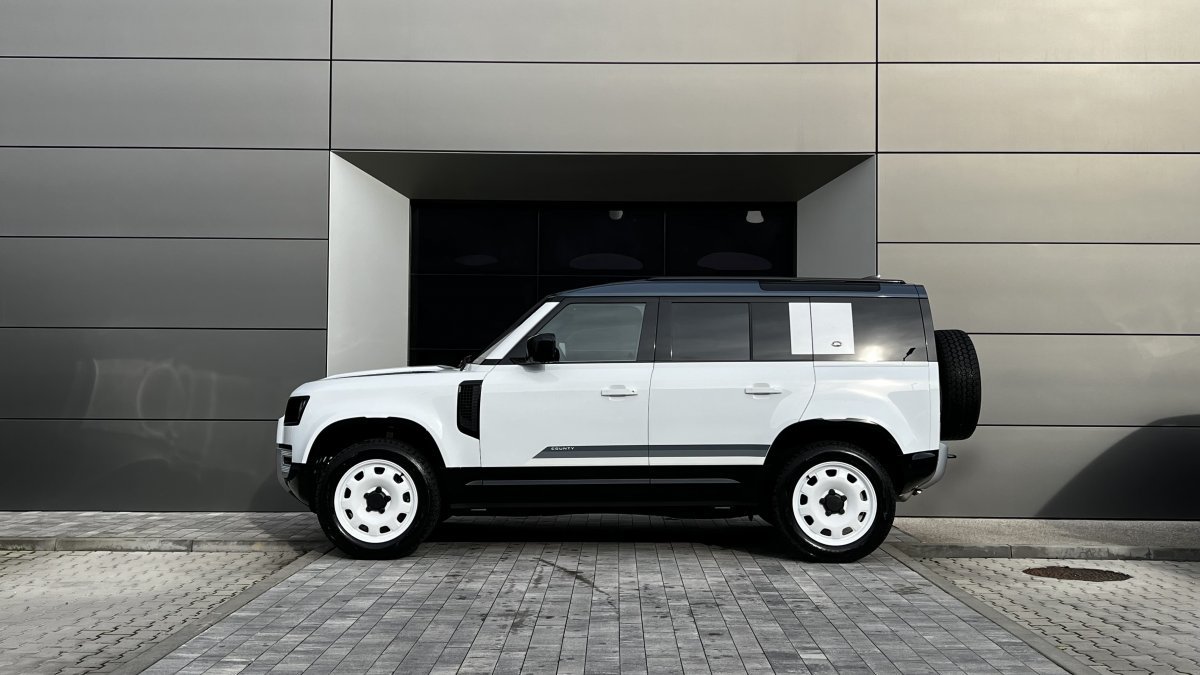 Land Rover Defender 3.0D I6 D250 SE COUNTY EDITION