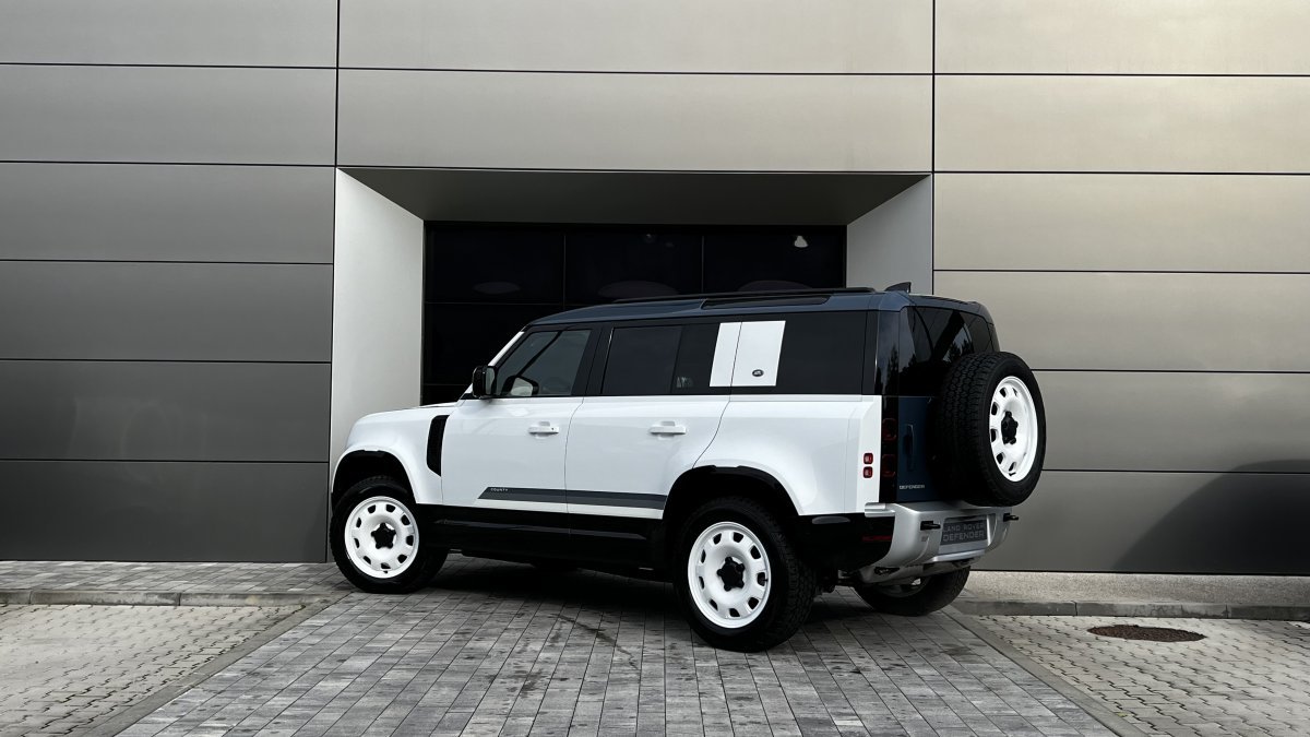 Land Rover Defender 3.0D I6 D250 SE COUNTY EDITION