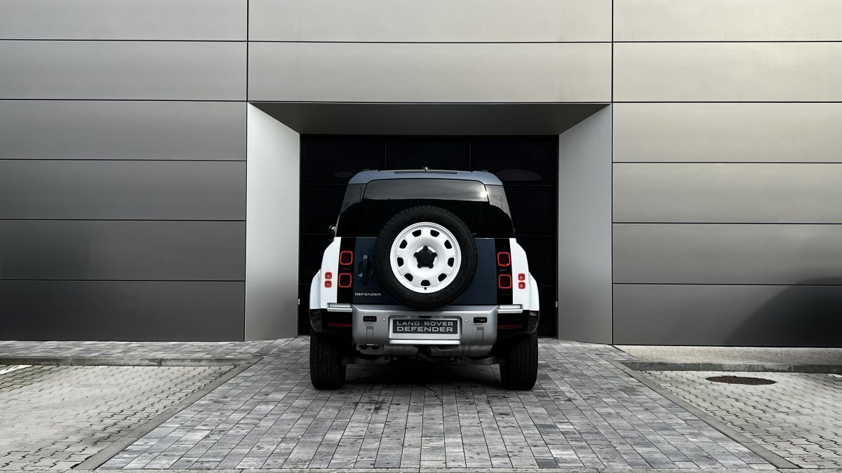Land Rover Defender 3.0D I6 D250 SE COUNTY EDITION