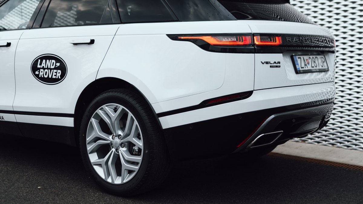 Land Rover Range Rover Velar 3.0D I6 MHEV AWD R-Dynamic SE