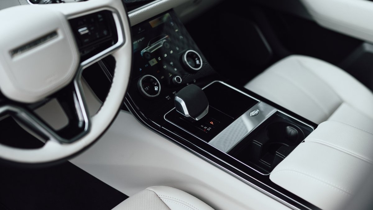 Land Rover Range Rover Velar 3.0D I6 MHEV AWD R-Dynamic SE