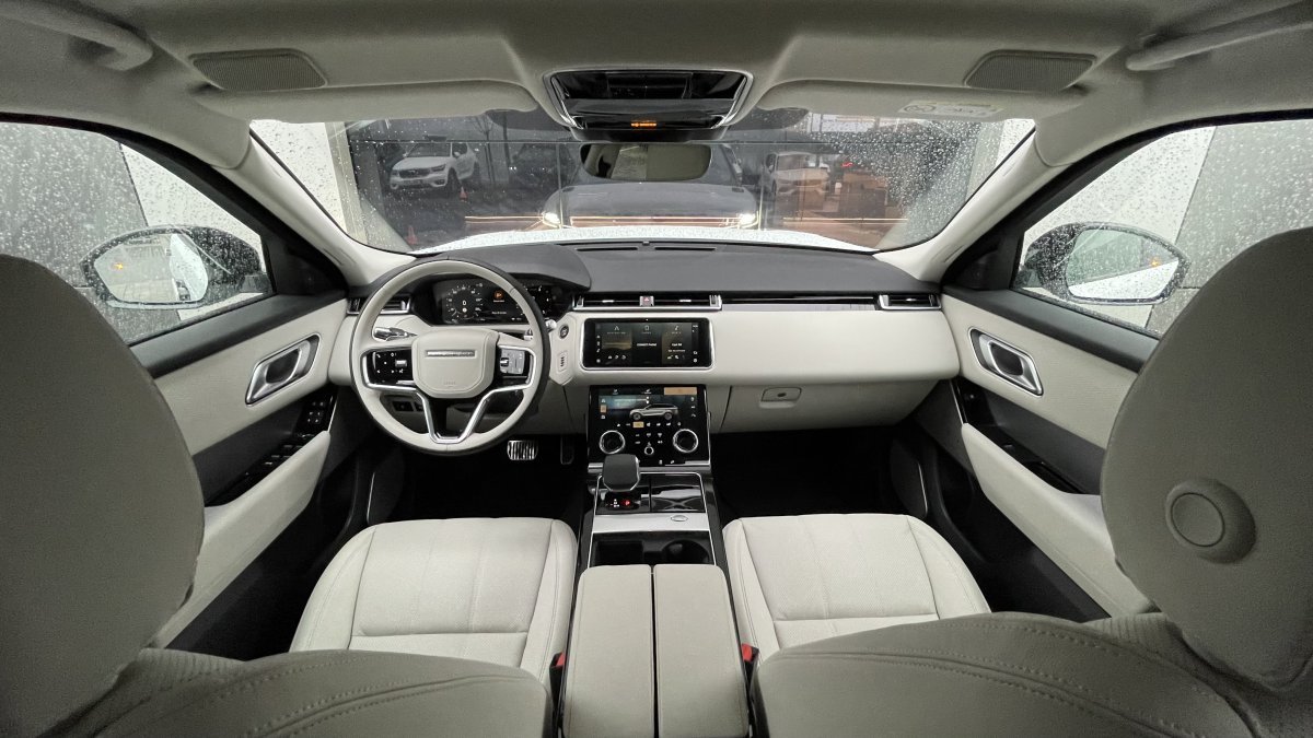Panoramatická fotografia - Land Rover Range Rover Velar 3.0D I6 MHEV AWD R-Dynamic SE