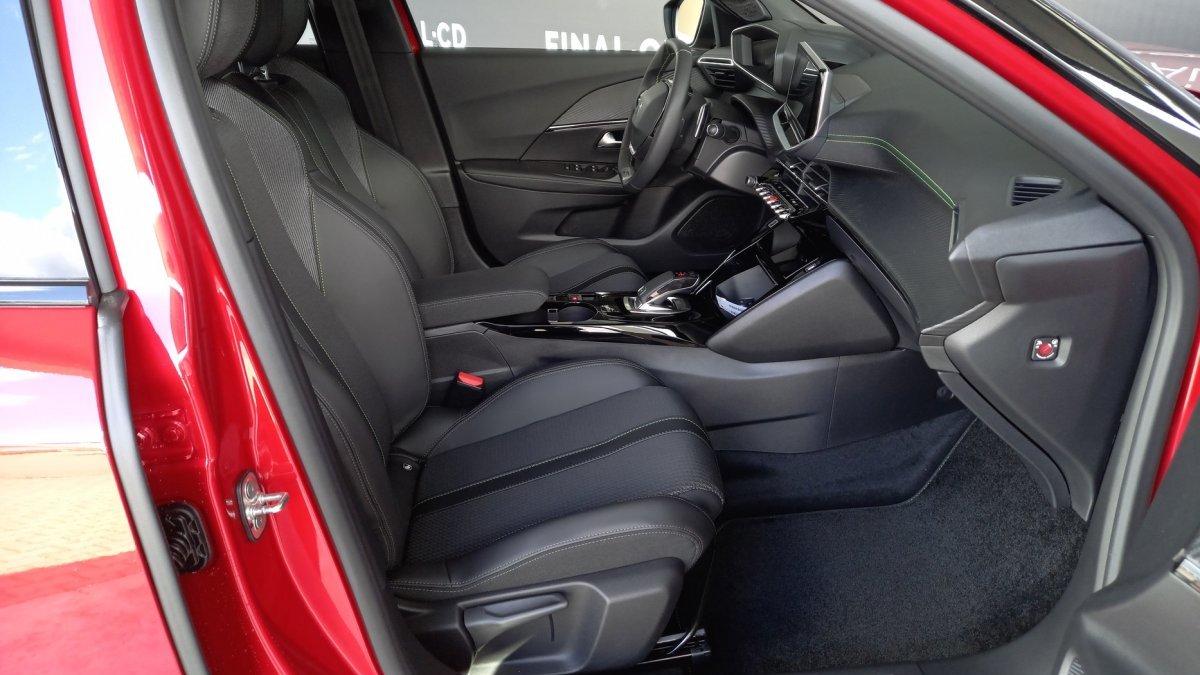 Peugeot 2008 NEW 1.2 PureTech GT 130k EAT8