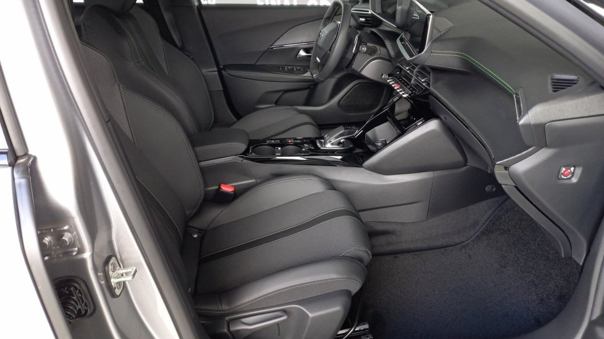 Peugeot 2008 NEW 1,5 BlueHDi GT 130k EAT8  + Elektrické strešné okno s roletou