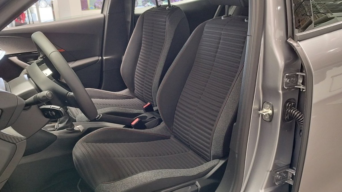 Peugeot 2008 NEW 1.2 PureTech Active Pack 130k BVM6