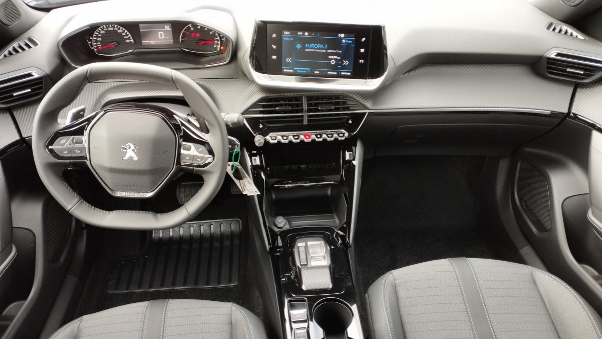 Peugeot 2008 NEW 1.2 PureTech ALLURE PACK 130k EAT8