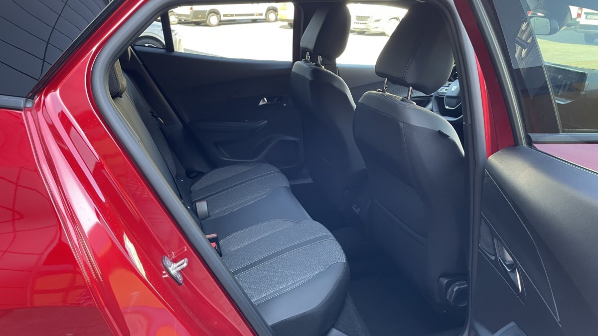 Peugeot 2008 NEW 1.2 PureTech ALLURE 1.2 PureTech 130k EAT8