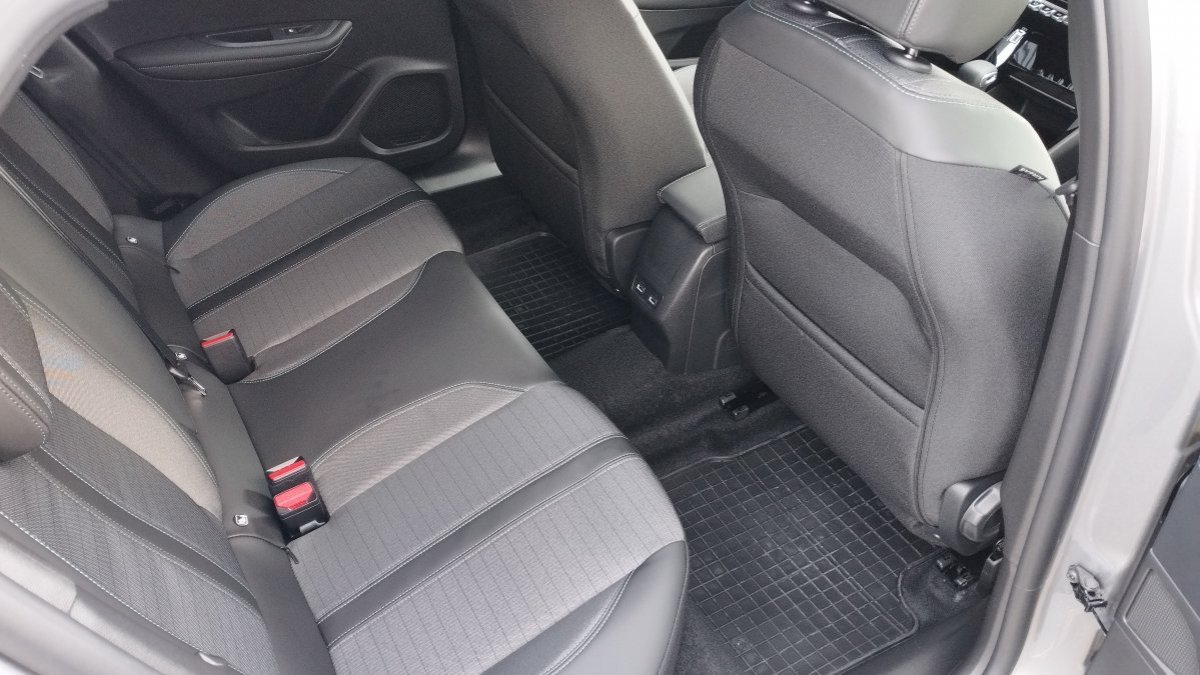 Peugeot 2008 NEW 1.2 PureTech Allure Pack 130k BVM6