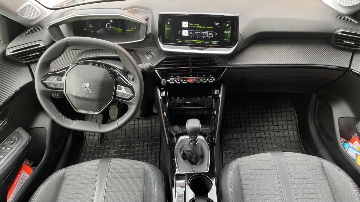 Peugeot 2008 NEW 1.2 PureTech ALLURE Pack 130k BVM6