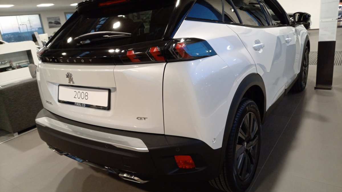 Peugeot 2008 NEW 1.2 PureTech GT 130k EAT8