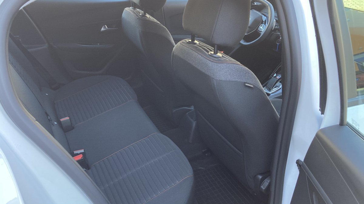 Peugeot 208 NEW 1.2 PureTech ACTIVE PACK 1.2 PureTech  100k EAT8
