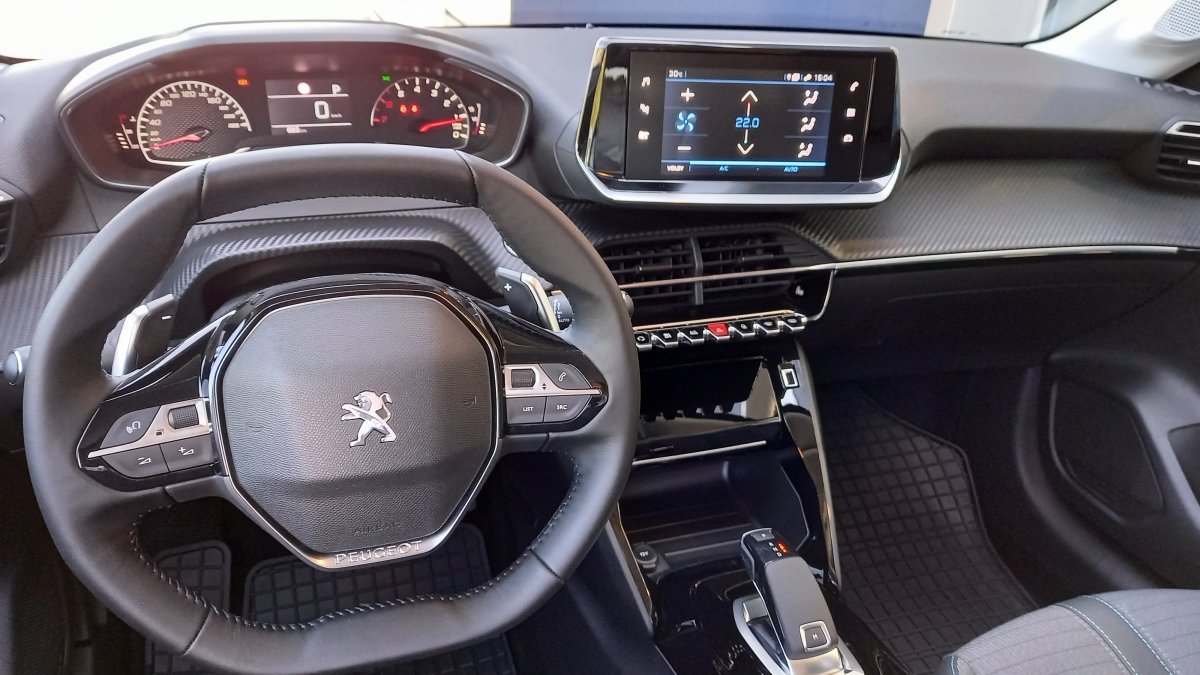 Peugeot 208 NEW 1.2 PureTech Allure 100k EAT8