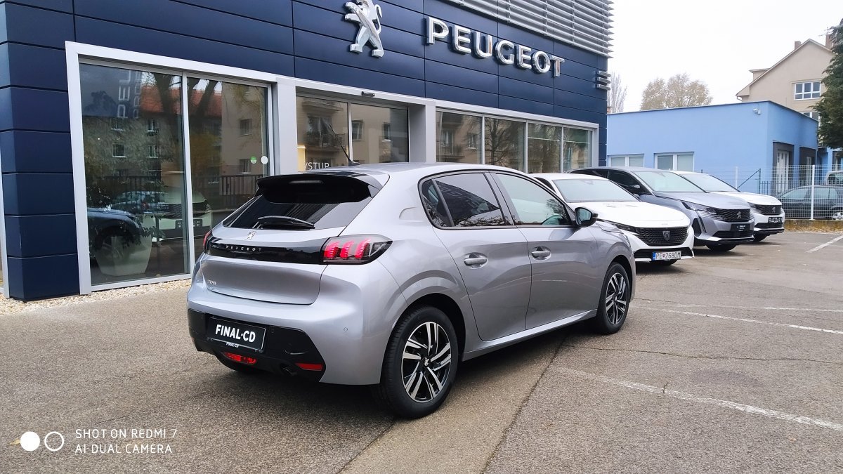 Peugeot 208 NEW 1.2 PureTech Allure pack navig.
