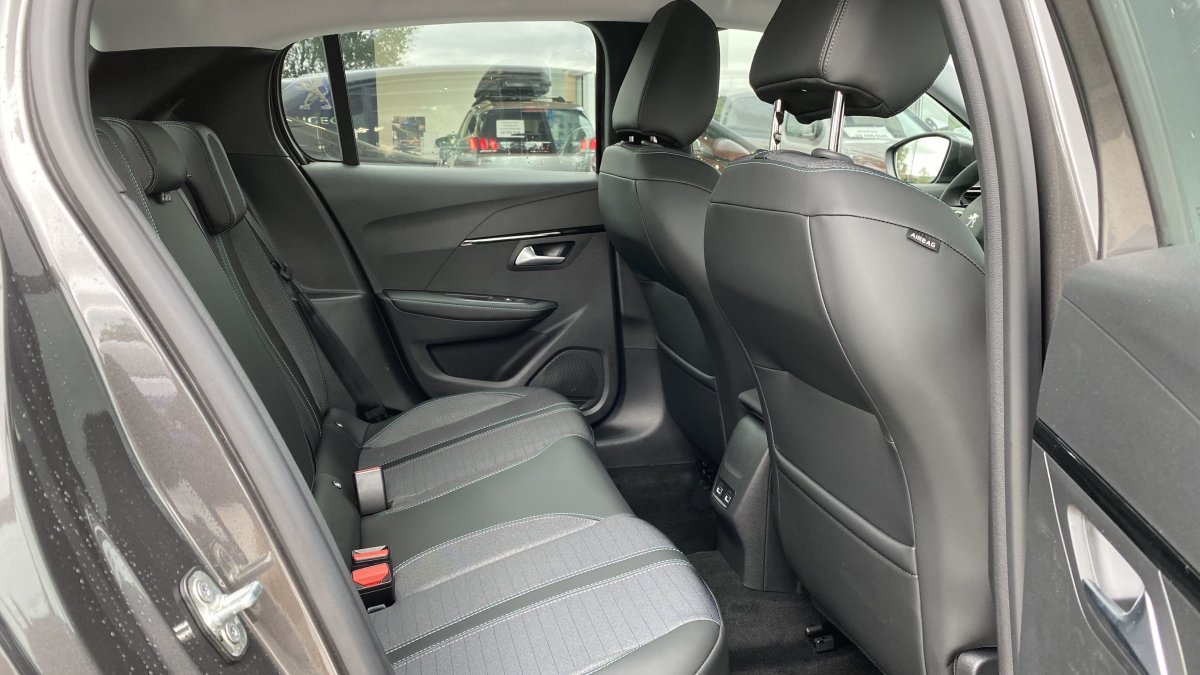 Peugeot 208 NEW 1.2 PureTech Allure Pack 100k BVM6