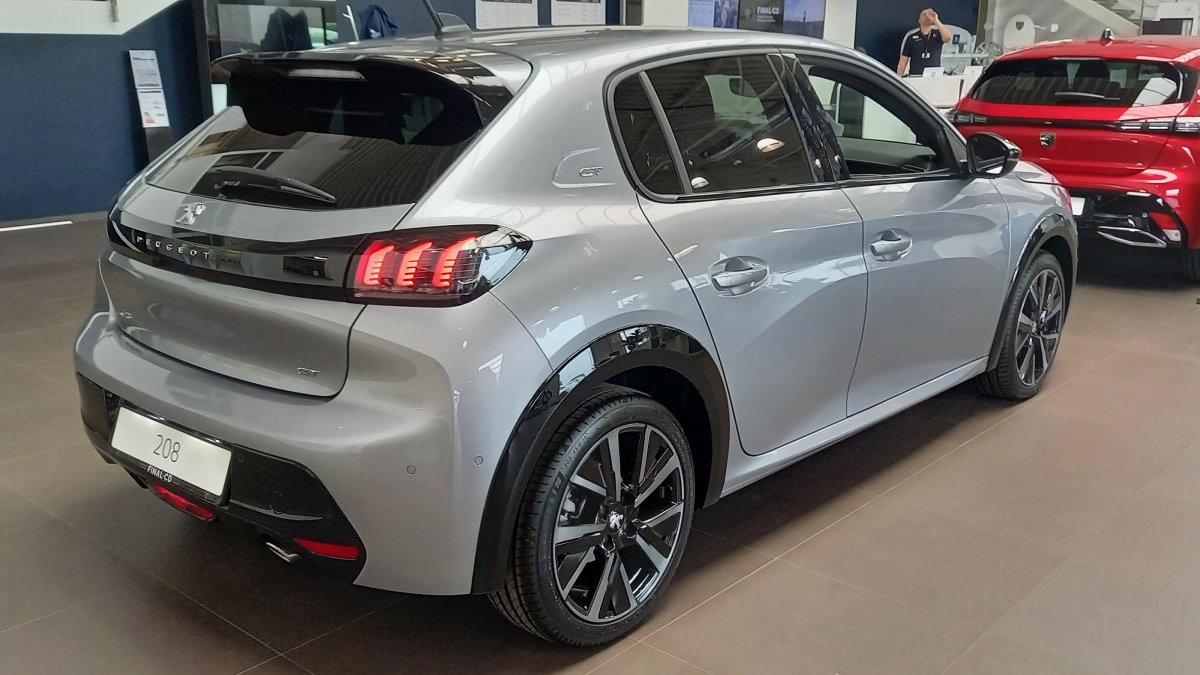 Peugeot 208 NEW 1.2 PureTech GT 100k EAT8