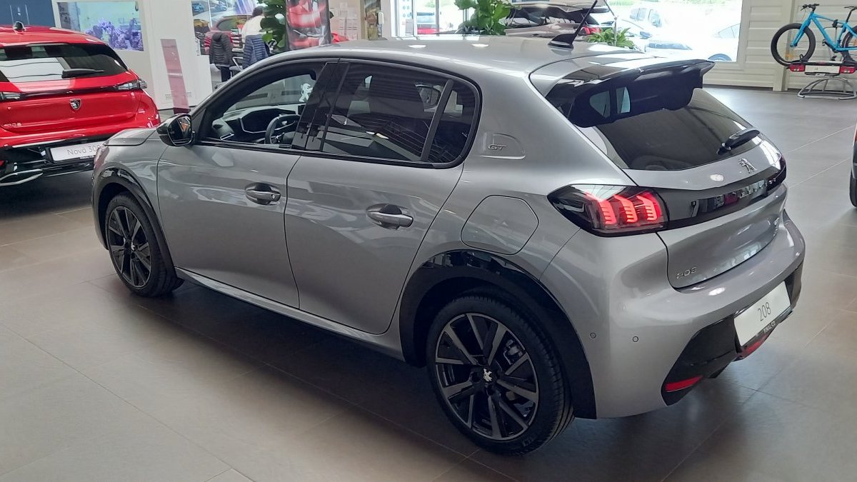 Peugeot 208 NEW 1.2 PureTech GT 100k EAT8