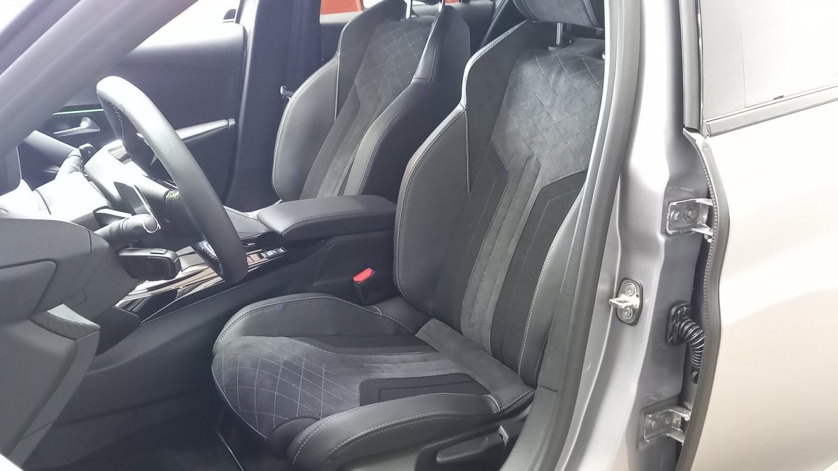 Peugeot 208 NEW 1.2 PureTech GT 100k EAT8