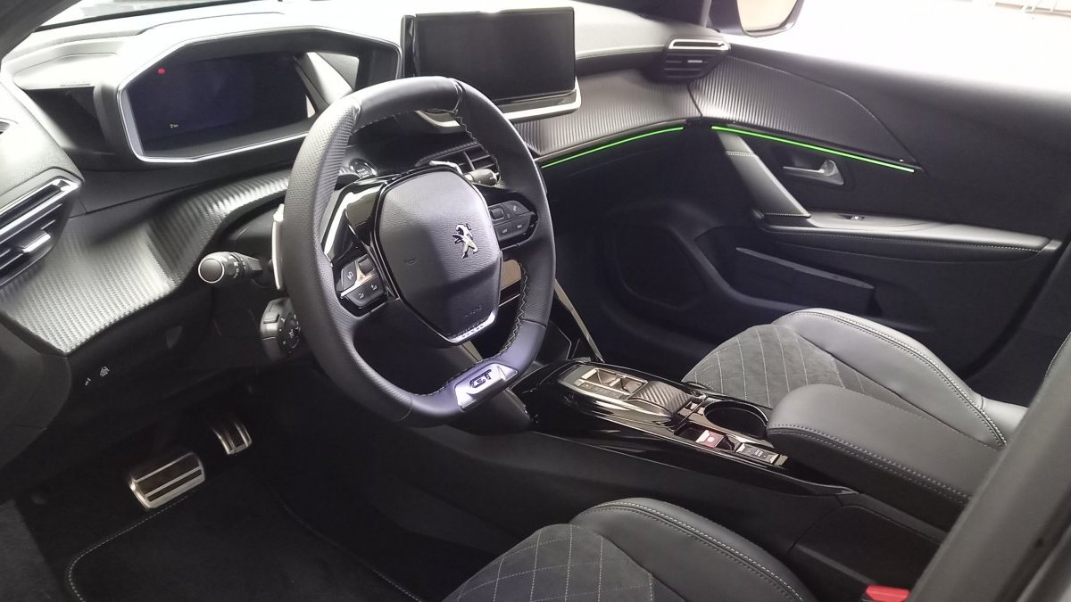 Peugeot 208 NEW 1.2 PureTech GT 100k EAT8