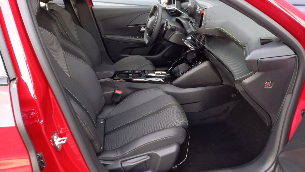 Peugeot 208 NEW 1.2 PureTech GT 100k EAT8