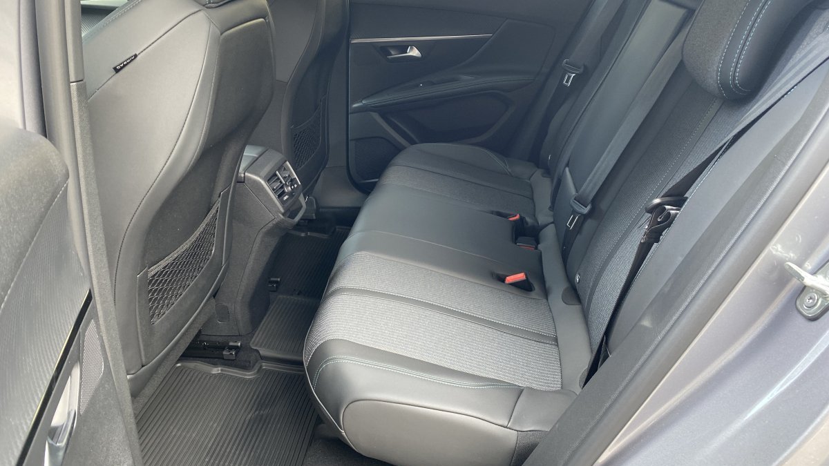 Peugeot 3008 NEW 1,5 BlueHDi Allure Pack AUTOMAT skladom