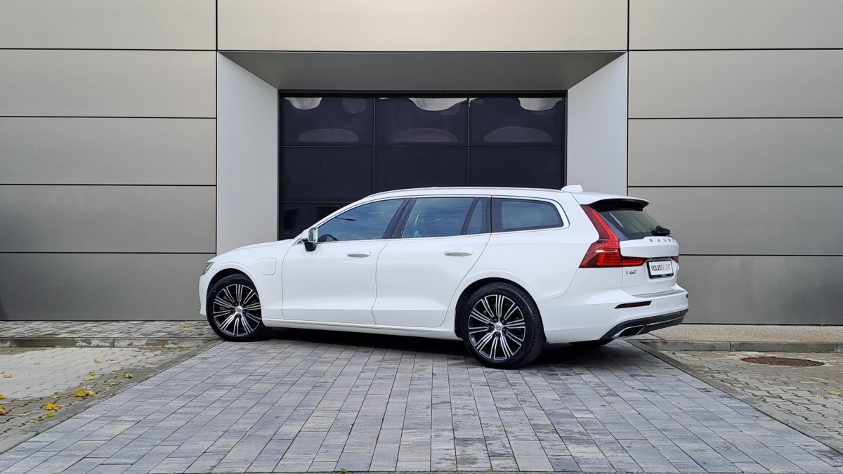 Volvo V60 T6 MOMENTUM PRO AT8 eAWD