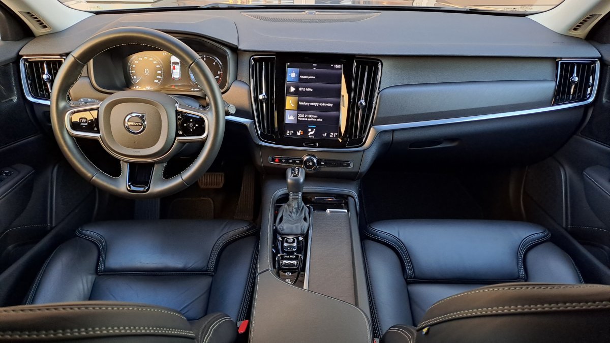 Panoramatická fotografia - Volvo V90 CROSS COUNTRY D4 PRO AT8 AWD