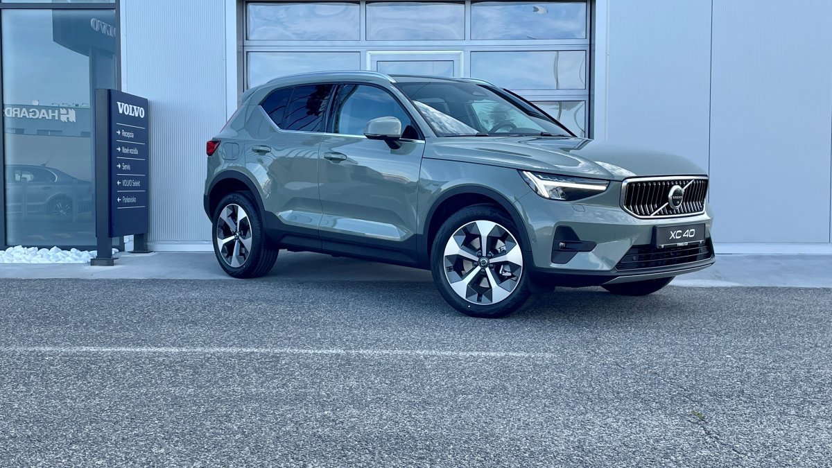 Volvo XC40 B4  Ultimate Bright AT AWD DCT