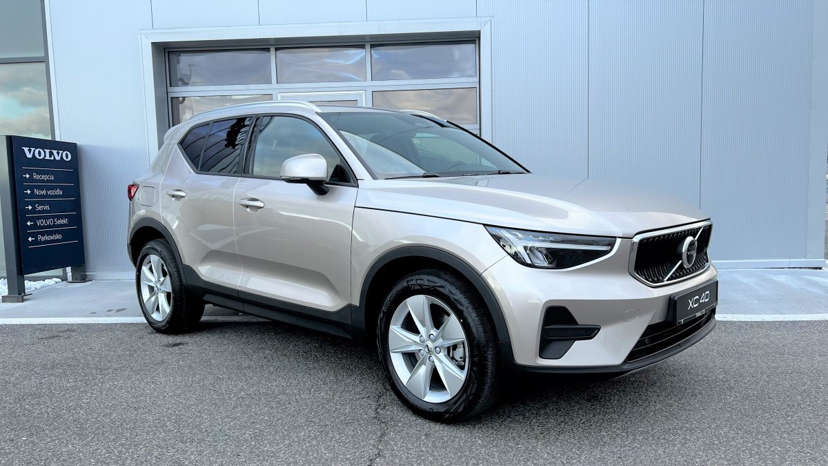 Volvo XC40 B4 Core AT7 AWD DCT 