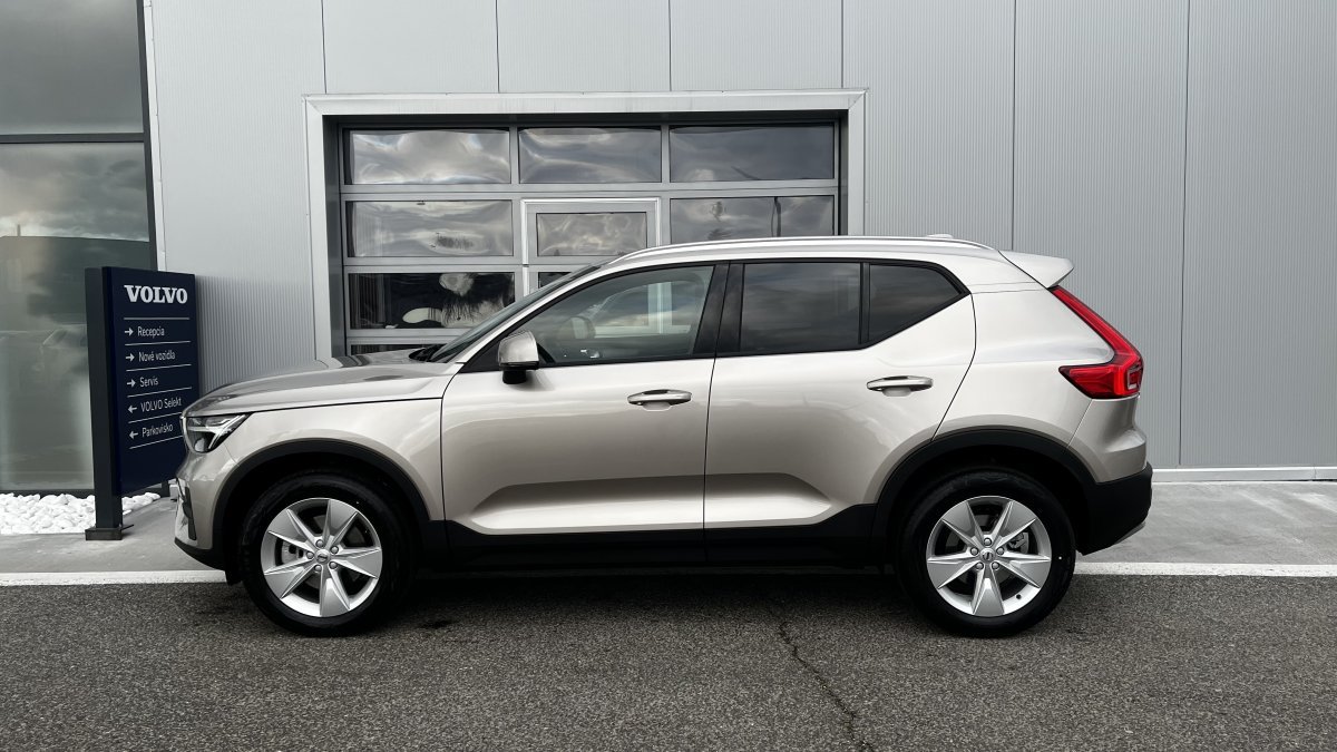 Volvo XC40 B4 Core AT7 AWD DCT 